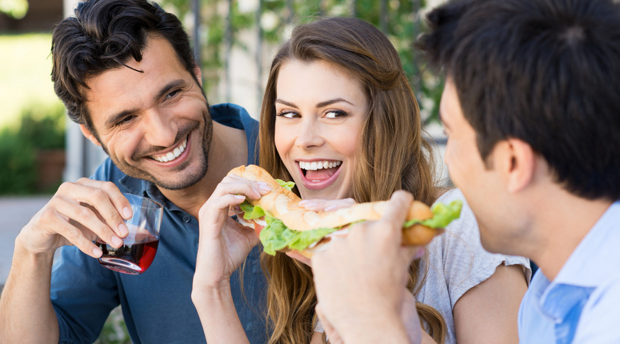 みんなでオフィスで野菜